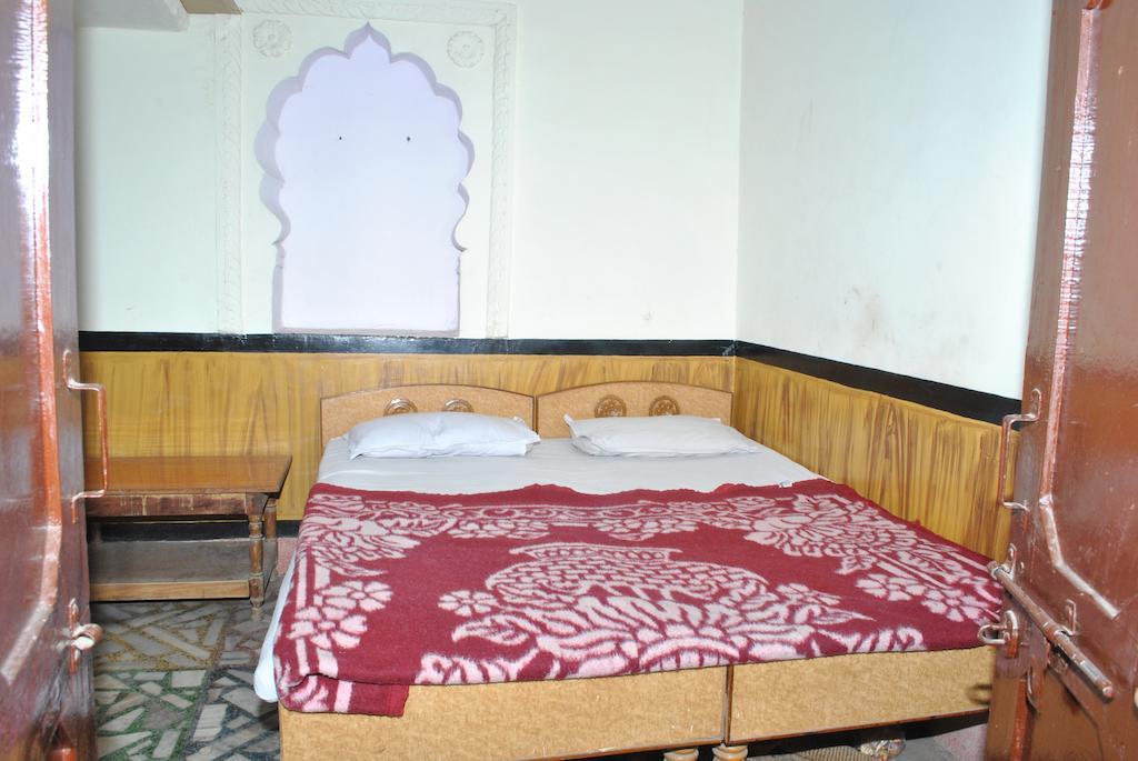 Priya Guest House Ατζμέρ Δωμάτιο φωτογραφία